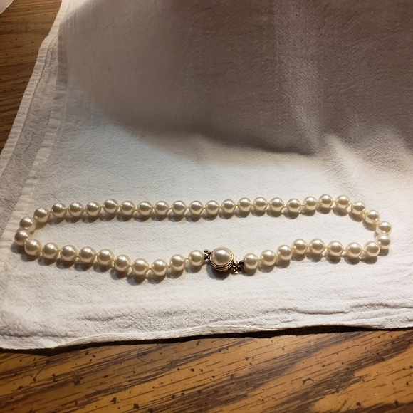 Stunning Vintage Majorica Simulated Pearl Necklace - Picture 9 of 13